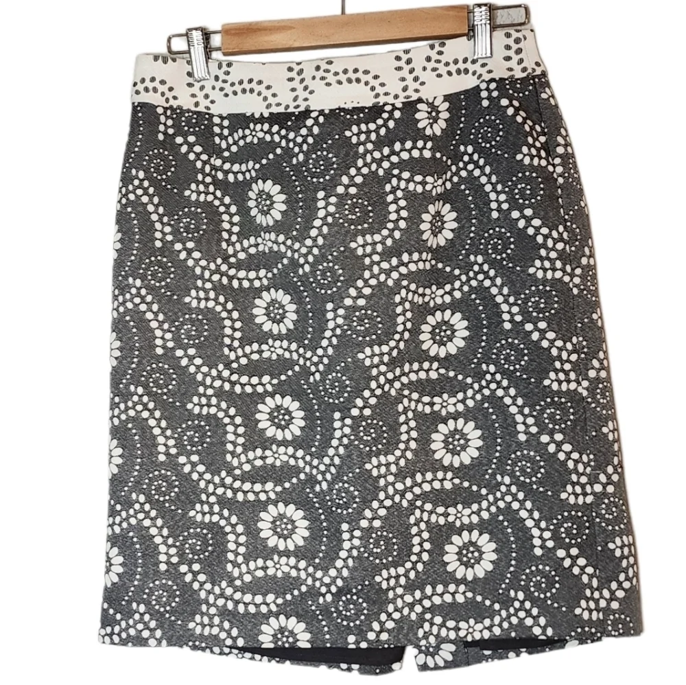 Banana Republic grey floral pencil skirt. Women's‎ size 6